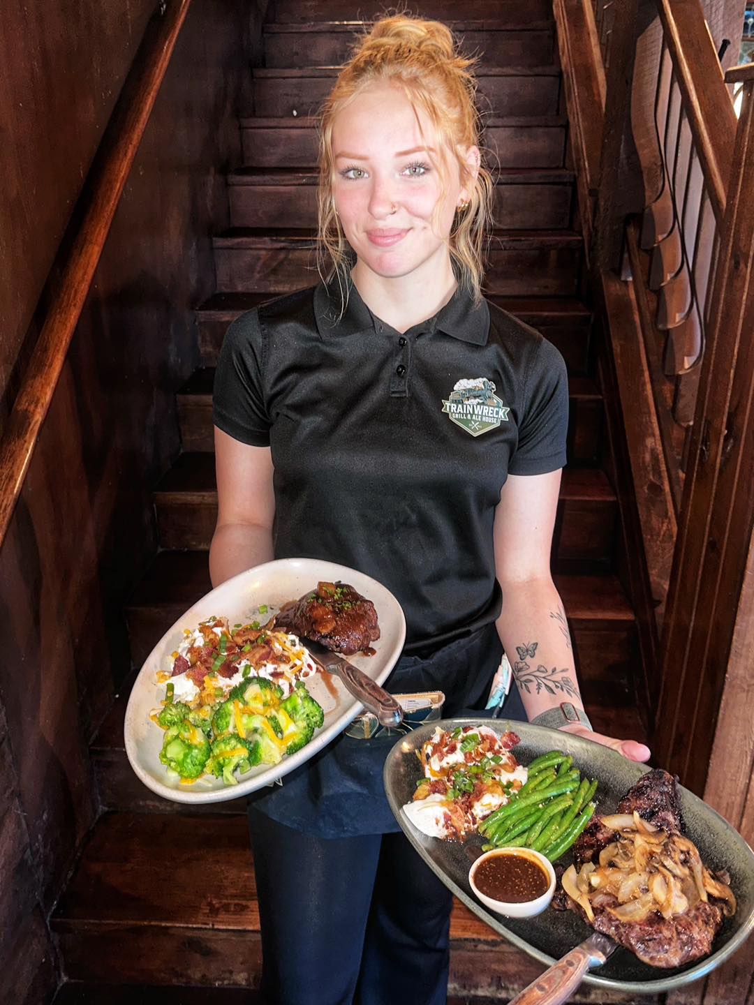 🥩 Hand-Cut Ribeye Steak<br />
Juicy Black Angus ribeye, topped with grilled mushrooms and paired with loaded Yukon Gold mashed potatoes & garlic green beans.<br />
🍏 Ale House Chop<br />
A tender grilled pork chop glazed with warm apple butter, served alongside smashed Yukon potatoes & cheesy broccoli.